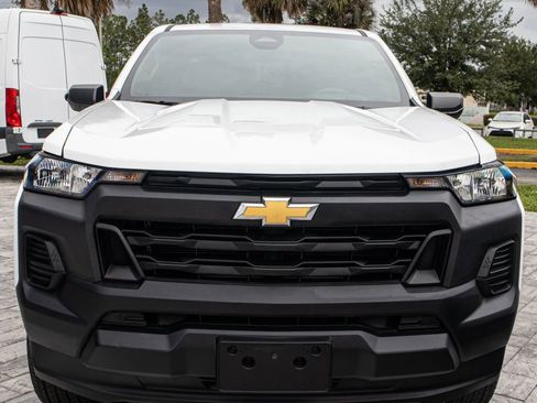 Used 2025 Chevrolet Colorado W/T RWD image 2
