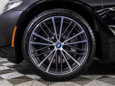 Used 2023 BMW 530e w/ Executive Package image 38