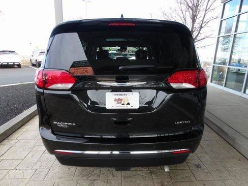 Used 2018 Chrysler Pacifica Limited w/ Tire & Wheel Group image 6