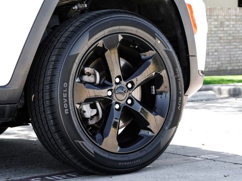 Used 2023 Jeep Grand Cherokee L Laredo image 68