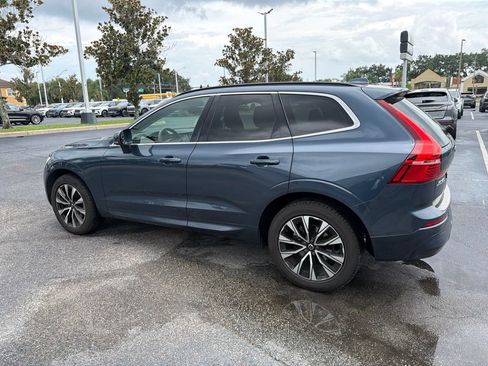 Used 2023 Volvo XC60 B5 Core w/ Climate Package FWD image 3