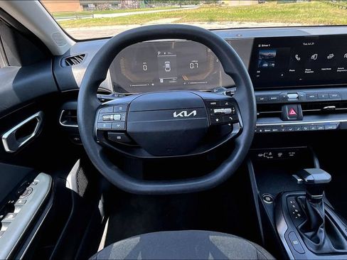 Used 2025 Kia K4 FWD image 5
