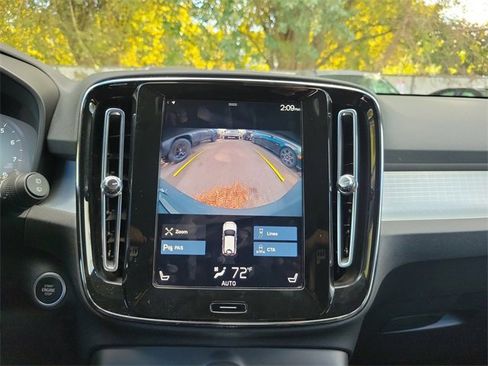 Used 2022 Volvo XC40 T5 Momentum image 20