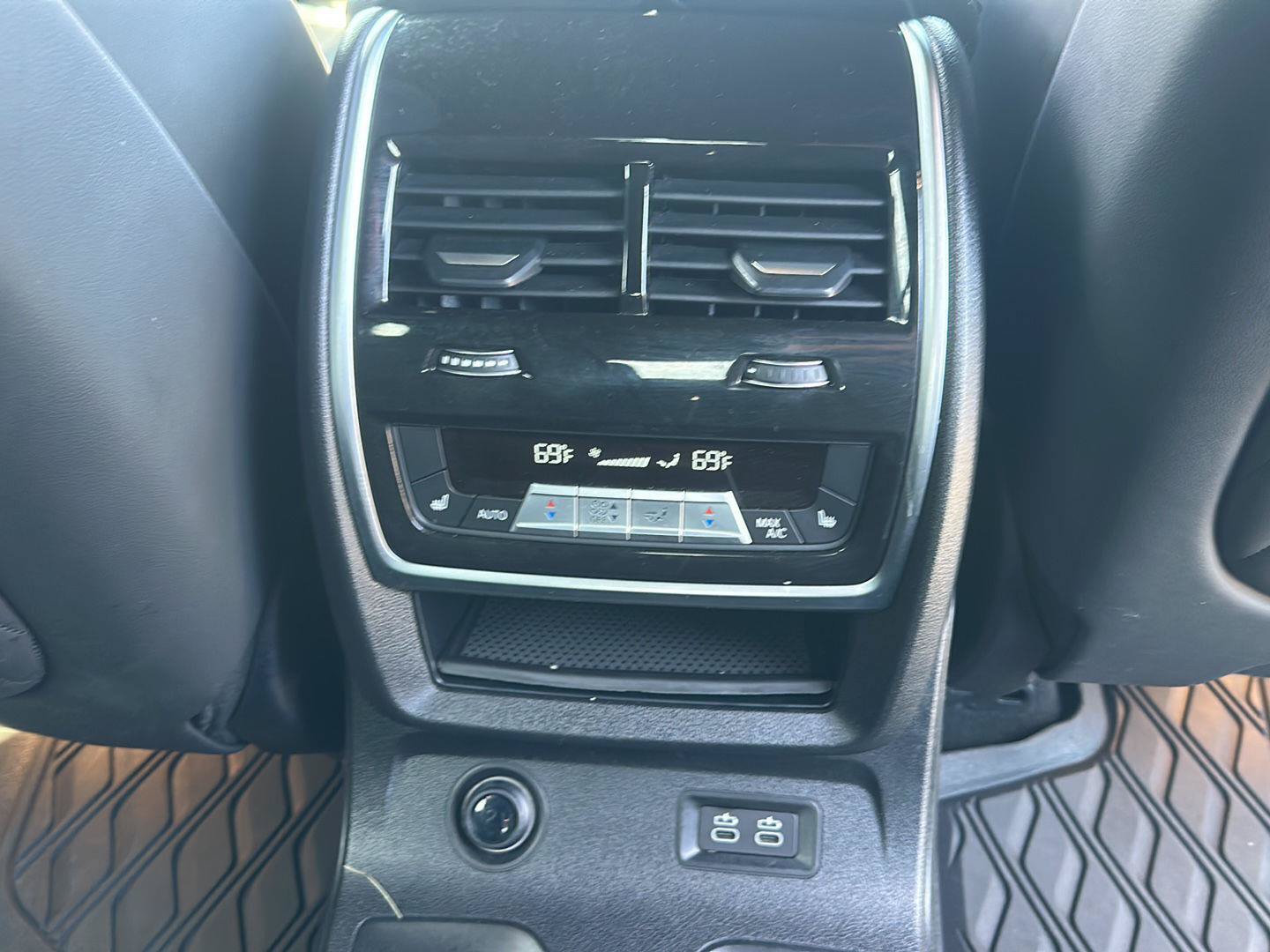 Used 2024 BMW X7 M60i w/ Executive Package AWD/4WD image 14