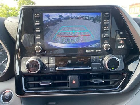 Used 2021 Toyota Highlander XLE image 15