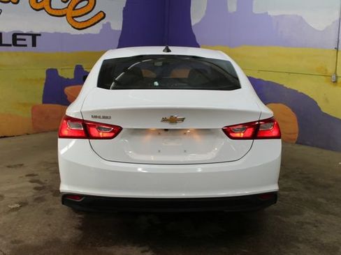 Used 2019 Chevrolet Malibu LS FWD image 3