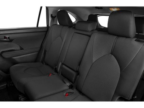 Used 2022 Toyota Highlander LE AWD/4WD image 20