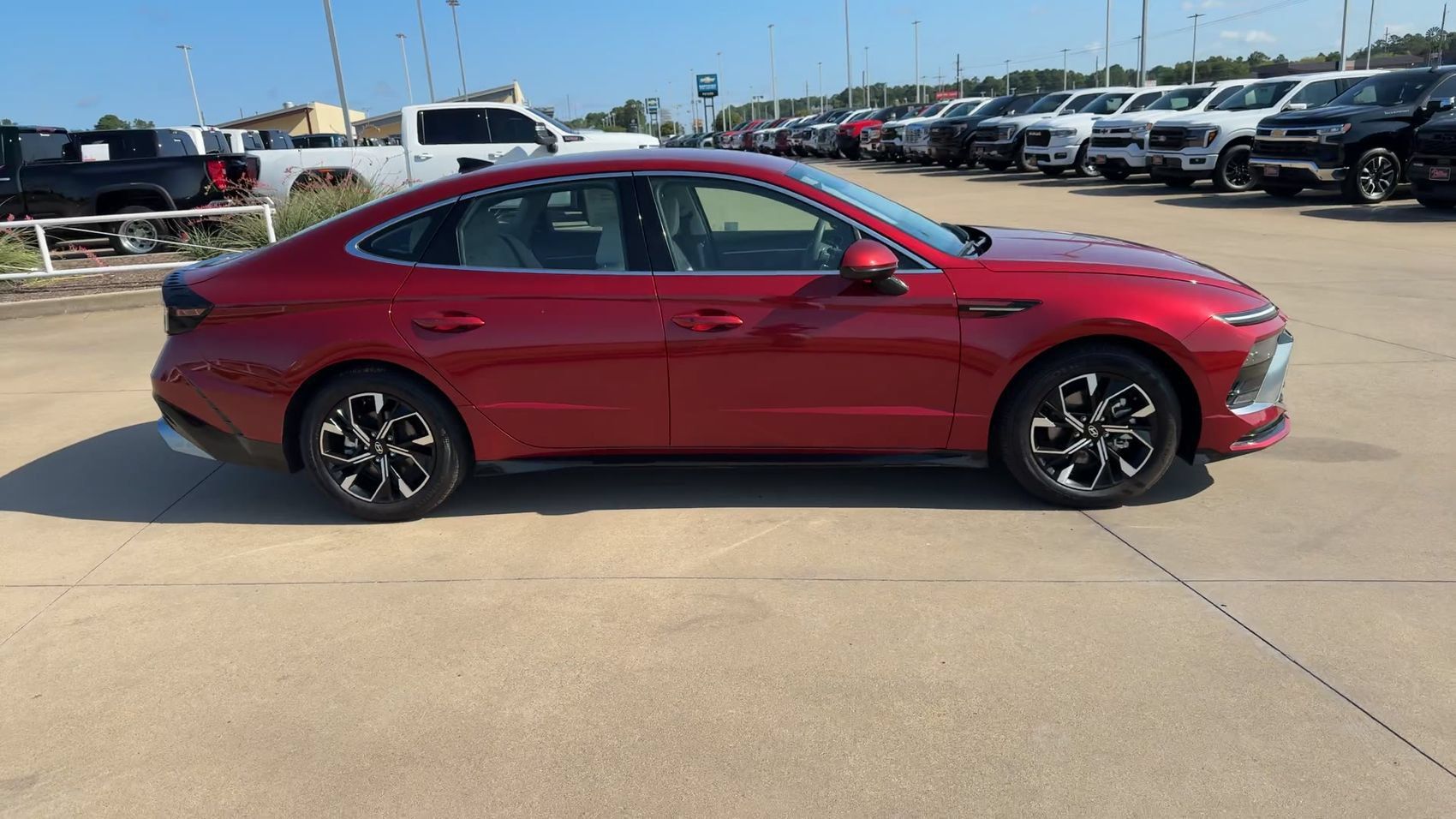 Used 2025 Hyundai Sonata SEL FWD image 2