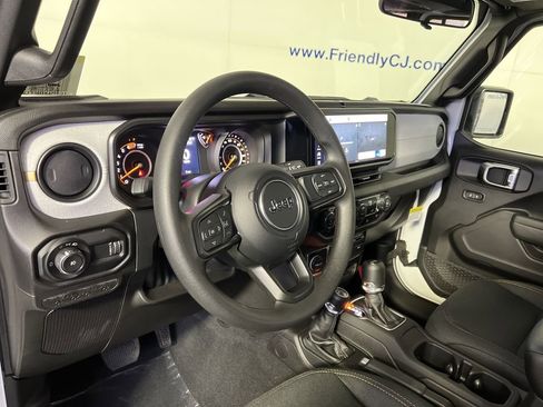 Used 2026 Jeep Wrangler Sport AWD/4WD image 10