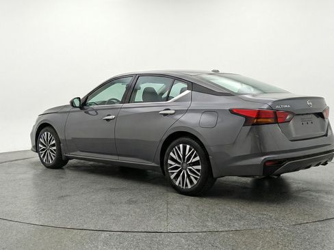 Used 2025 Nissan Altima 2.5 SV FWD image 6