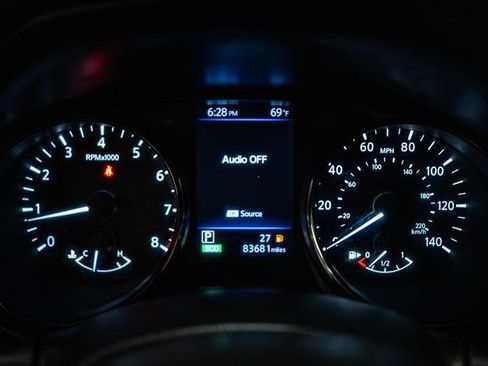 Used 2020 Nissan Rogue SV w/ Premium Package FWD image 17