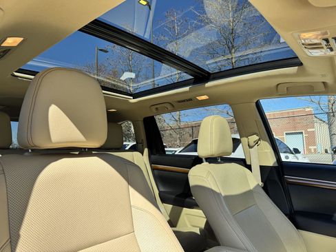 Used 2018 Toyota Highlander Limited Platinum image 33