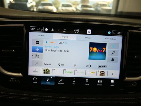 Used 2024 Chrysler Pacifica Limited w/ S Appearance Package image 29