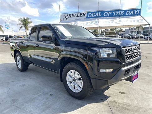 Used 2022 Nissan Frontier SV image 2
