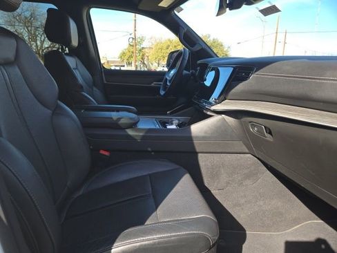 Used 2024 Jeep Wagoneer Series III image 15