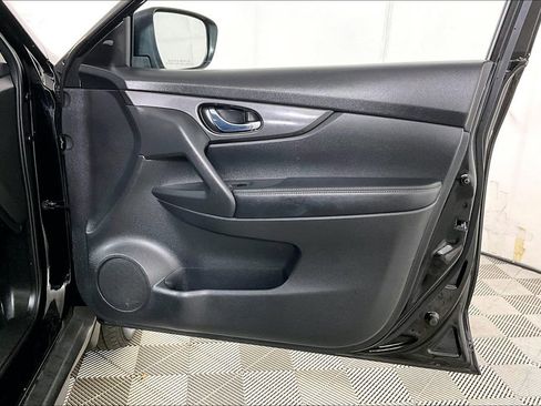 Used 2018 Nissan Rogue S image 24