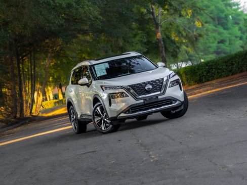 Used 2022 Nissan Rogue Platinum w/ Head-Up Display Package FWD image 17