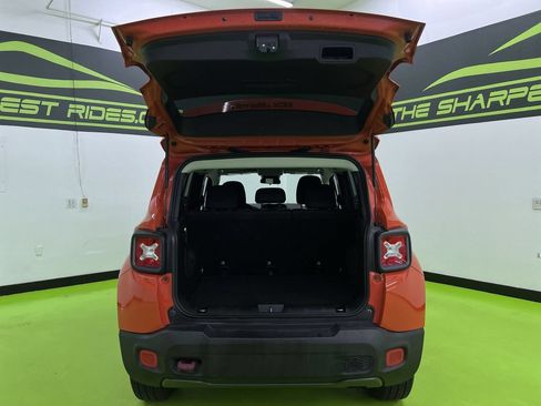 Used 2017 Jeep Renegade Trailhawk AWD/4WD image 9