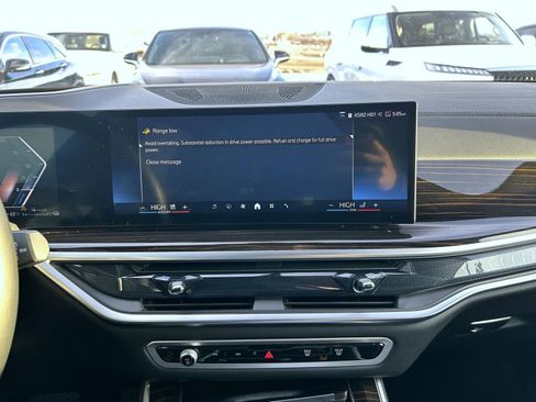 Used 2025 BMW X5 xDrive50e image 13