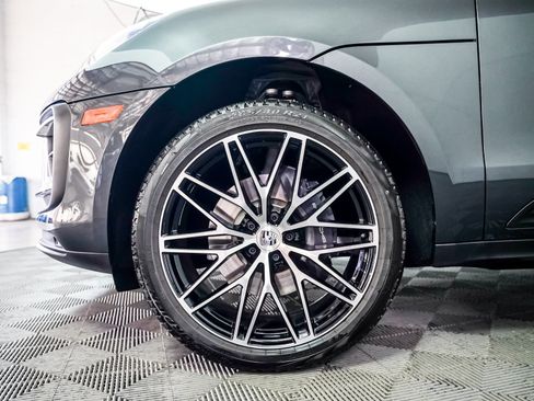 Certified 2025 Porsche Macan image 14