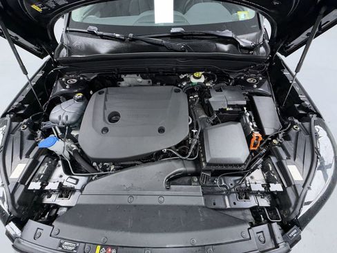 Used 2024 Volvo XC40 B5 Plus w/ Climate Package AWD/4WD image 7