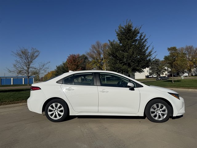 Used 2025 Toyota Corolla LE FWD image 3