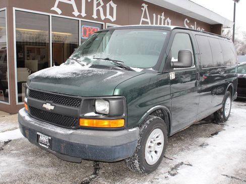Used 2010 Chevrolet Express 1500 LS image 1