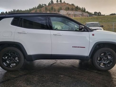 Used 2024 Jeep Compass Trailhawk image 4