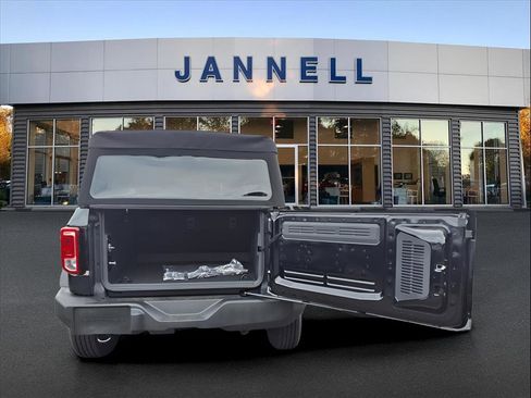 New 2025 Ford Bronco 4-Door image 5