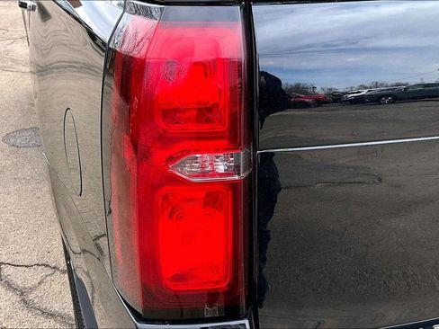 Used 2018 Chevrolet Suburban Premier image 24