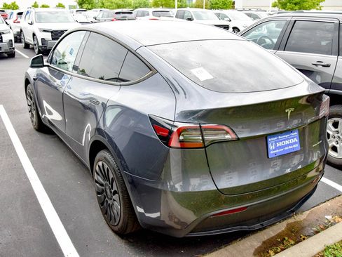 Used 2023 Tesla Model Y AWD image 6