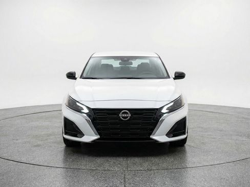 Used 2025 Nissan Altima 2.5 SV image 1