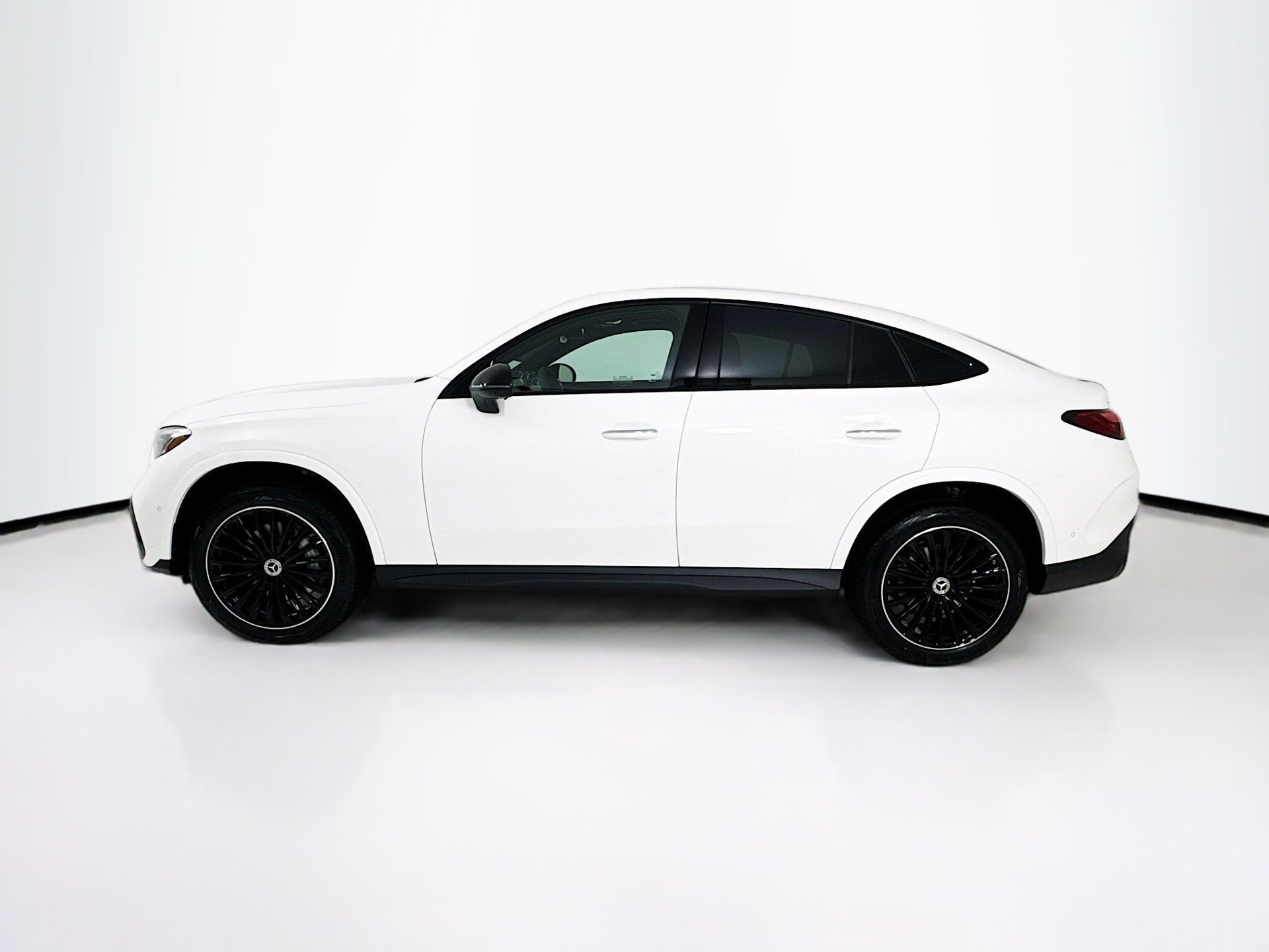 Used 2025 Mercedes-Benz GLC 300 4MATIC image 5