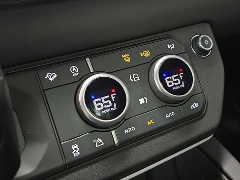 Used 2024 Land Rover Defender 110 X-Dynamic SE AWD/4WD image 19