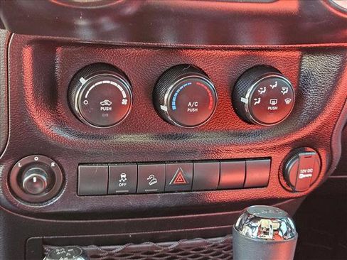 Used 2018 Jeep Wrangler Unlimited Sport AWD/4WD image 12
