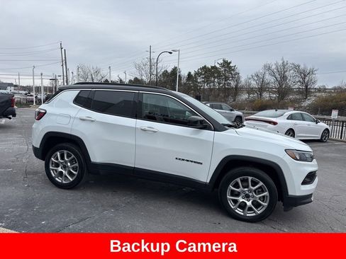 Used 2025 Jeep Compass Limited AWD/4WD image 8