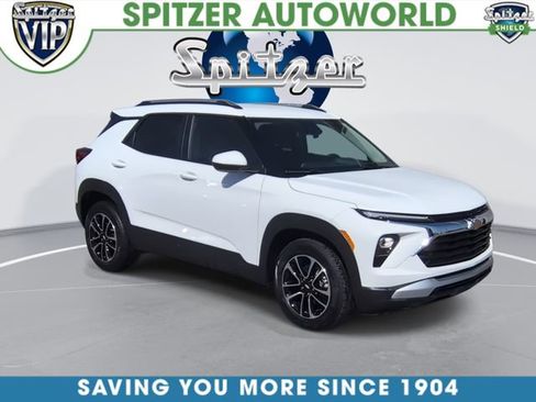 Used 2024 Chevrolet TrailBlazer LT w/ LT Cold Weather Package image 2