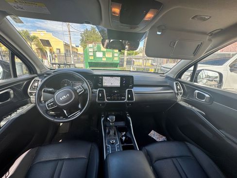 Used 2023 Kia Sorento S image 27