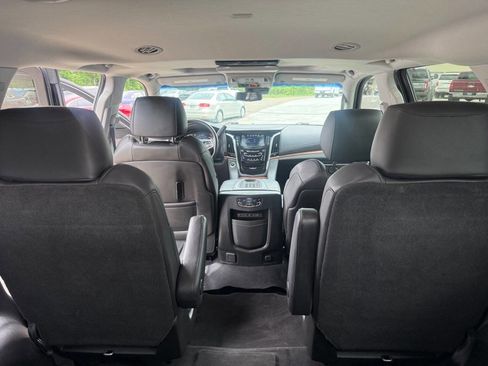 Used 2017 Cadillac Escalade Premium Luxury AWD/4WD image 18