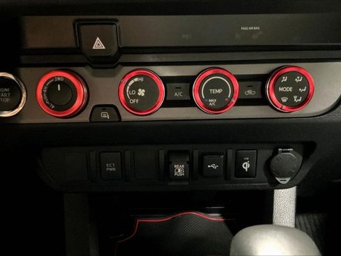 Used 2020 Toyota Tacoma TRD Off-Road w/ Blackout Package image 32