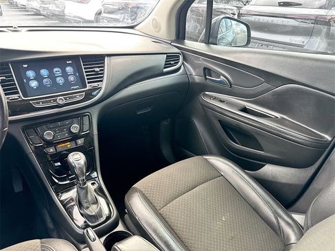 Used 2021 Buick Encore Preferred image 22