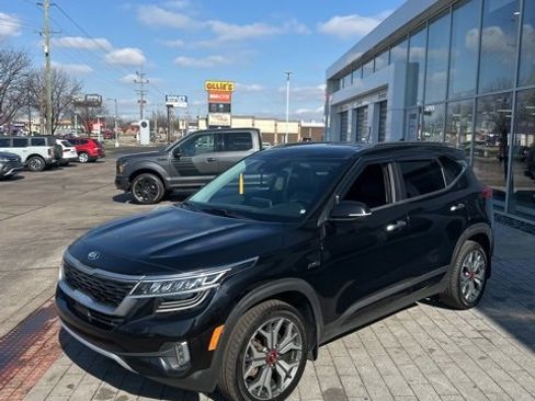 Used 2021 Kia Seltos SX w/ SX Sunroof Package image 17