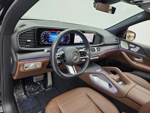 Used 2025 Mercedes-Benz GLS 450 4MATIC image 9