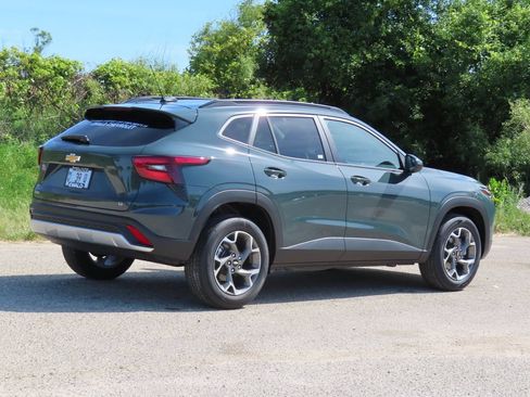 New 2026 Chevrolet Trax LT w/ Driver Confidence Package FWD image 3