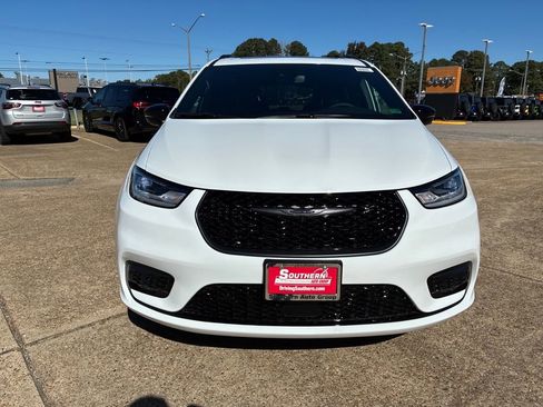 New 2026 Chrysler Pacifica Select w/ S Appearance Package image 9