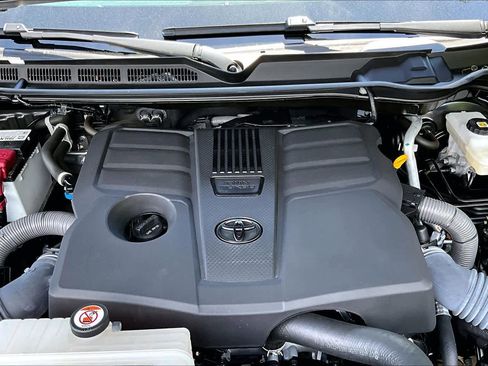 Used 2023 Toyota Tundra SR5 w/ SR5 Convenience Package AWD/4WD image 32