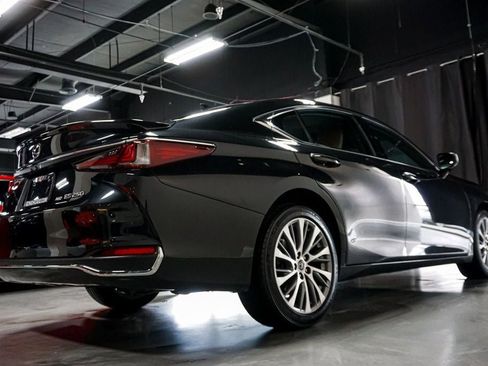 Used 2021 Lexus ES 250 w/ Premium Package image 6