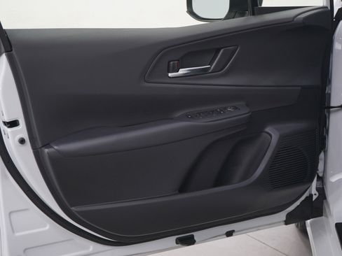 Used 2025 Toyota Prius AWD image 18