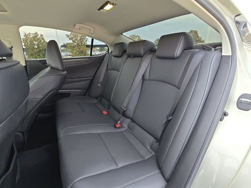 Used 2023 Lexus ES 300h w/ Premium Package FWD image 18