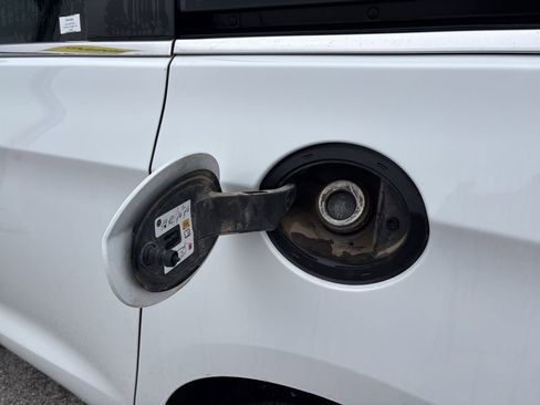 Used 2022 Chrysler Pacifica Touring-L image 18